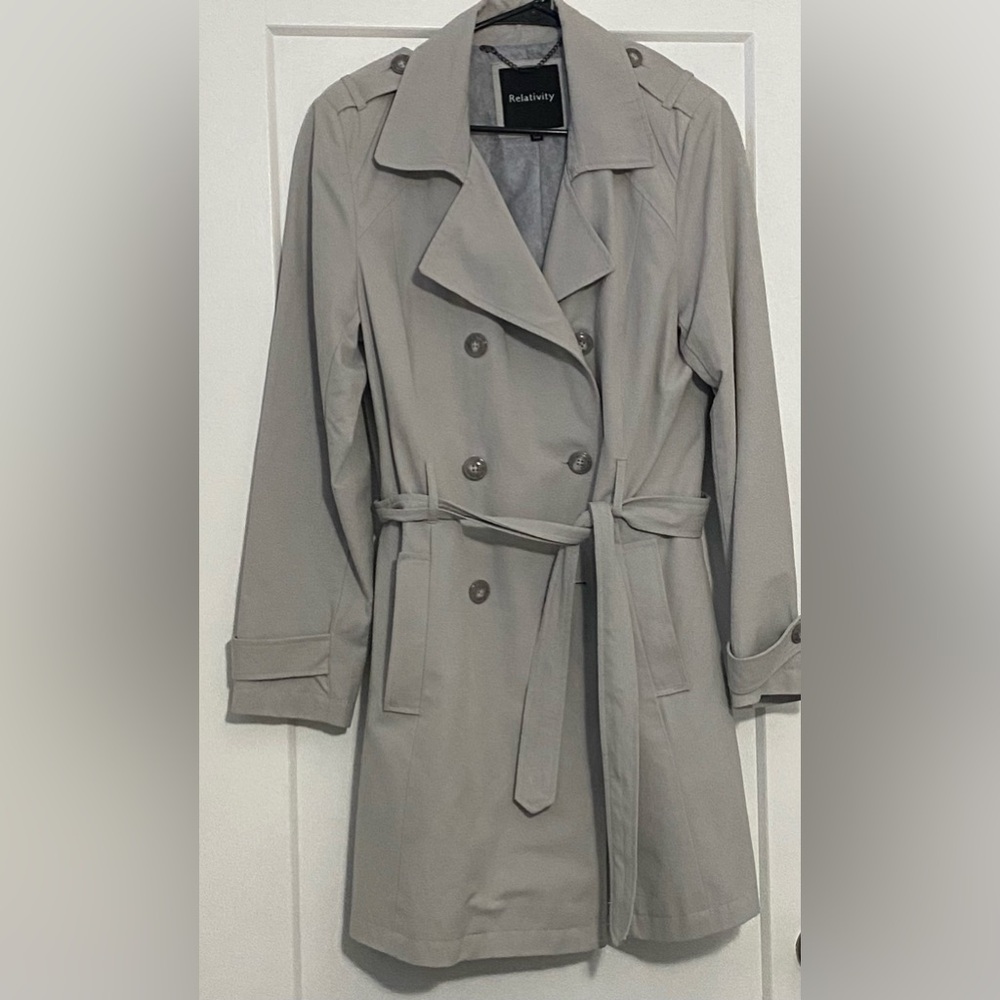XL grey raincoat with tie.